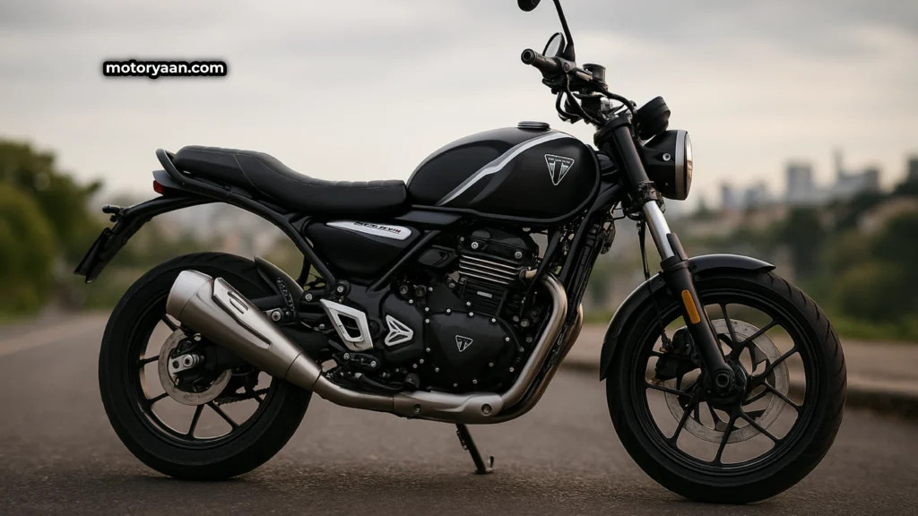 2025 Triumph Speed T4 motorcycle in Phantom Black and Storm Grey color with sporty street styling