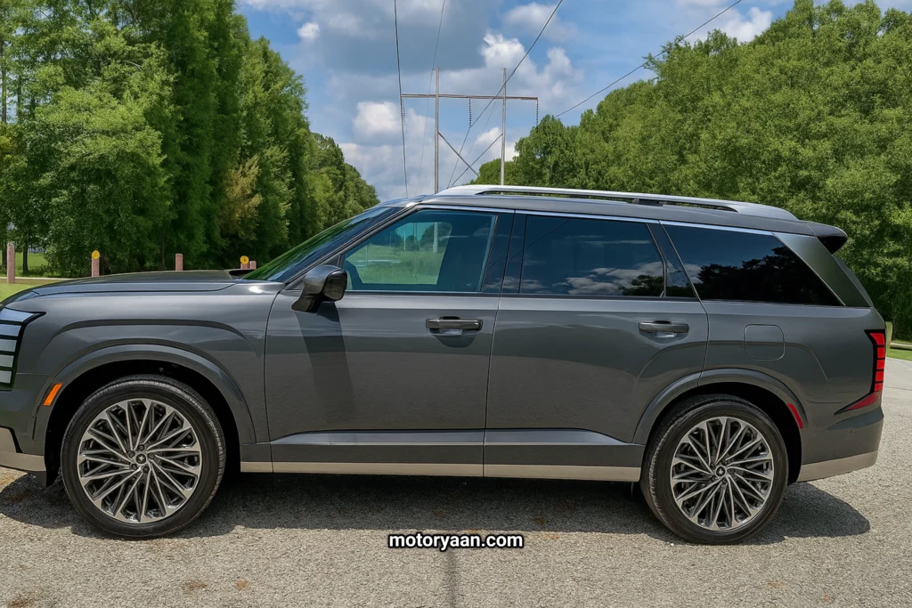 2026 Hyundai Palisade side profile displaying sleek body lines and roof rails