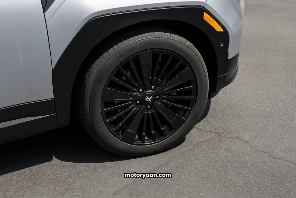 2025 Hyundai Santa Fe Hybrid stylish alloy wheel design