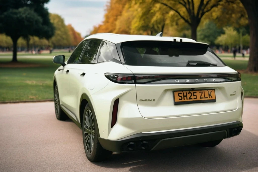 Omoda 9 SUV rear profile with LED taillights