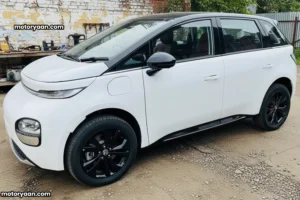 MG Windsor EV Inspire Edition front and side profile spotted at dealership stock yard