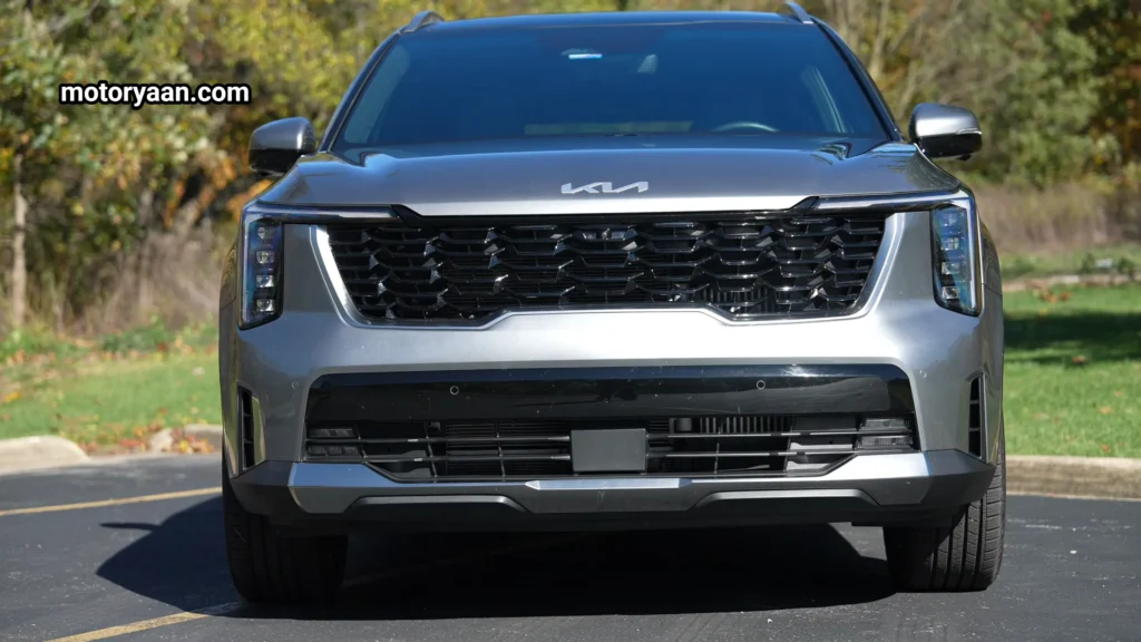 Front profile view of the SUV for the Kia Sorento Hybrid Complete Technical Review.