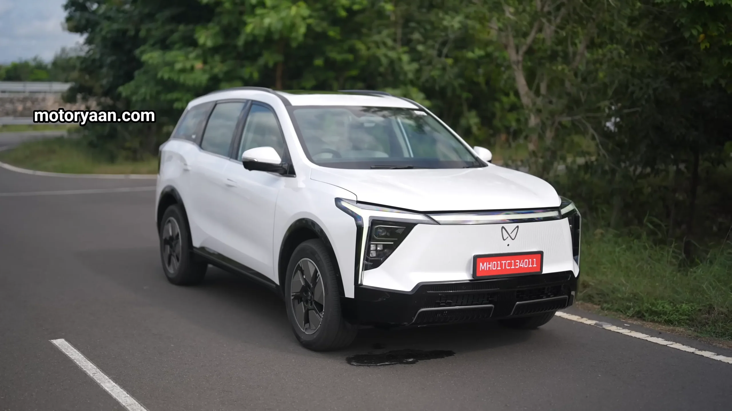 Mahindra XEV 9S front and side profile in detailed exterior view