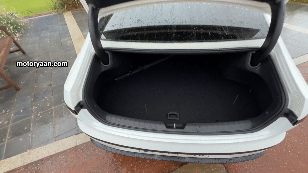 Hyundai Grandeur Calligraphy boot space