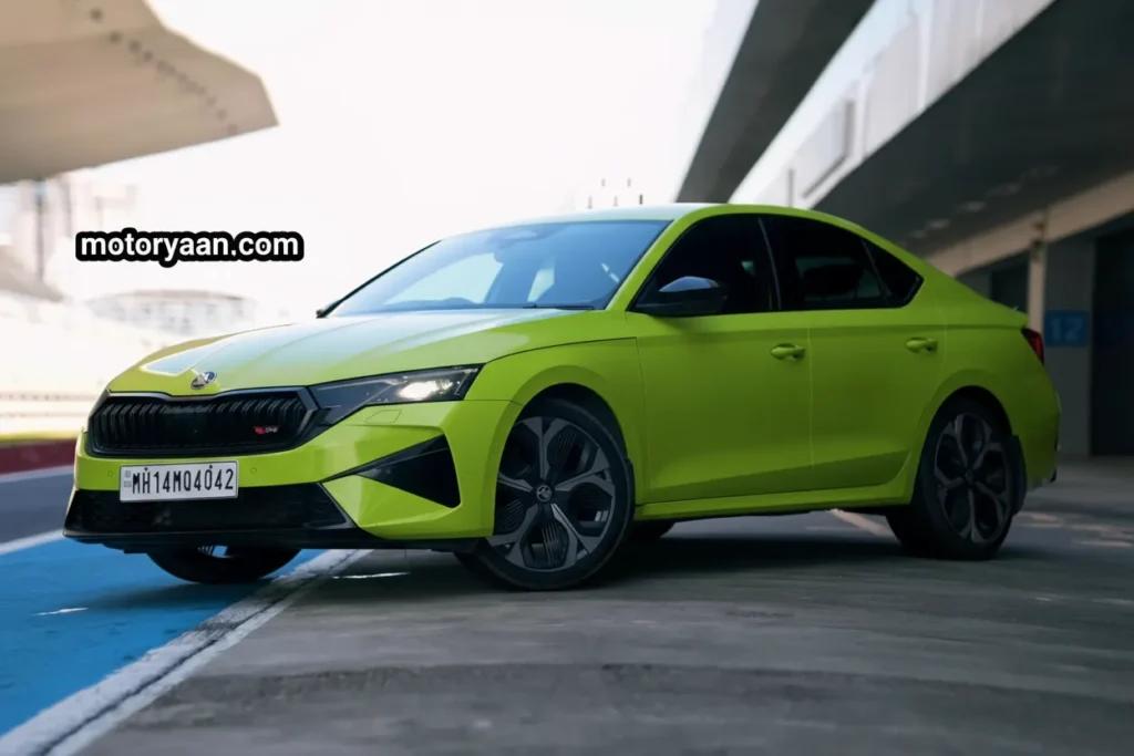 2025 Skoda Octavia RS Facelift front and side design in green color with sporty black elements