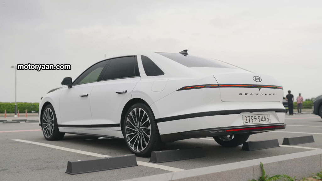 Hyundai Grandeur Calligraphy side and rear profile