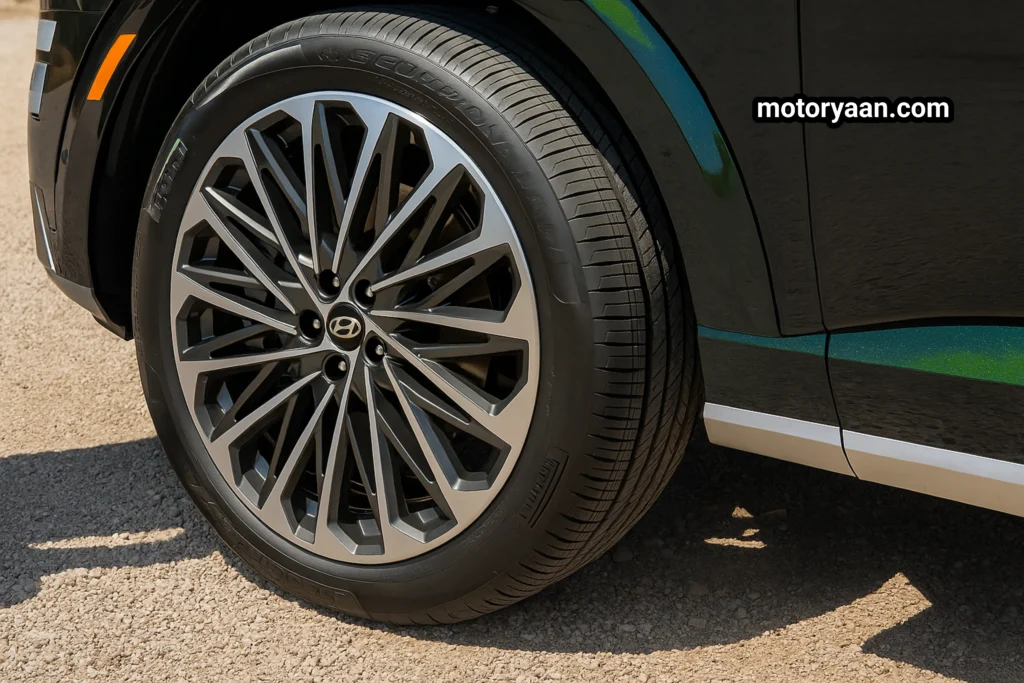 2026 Hyundai Palisade Hybrid alloy wheels design close-up