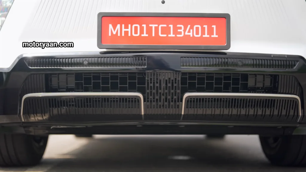Mahindra XEV 9S detailed front bumper close-up