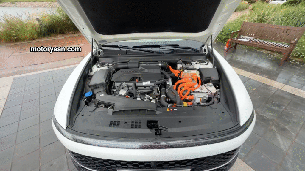 Hyundai Grandeur Calligraphy engine bay