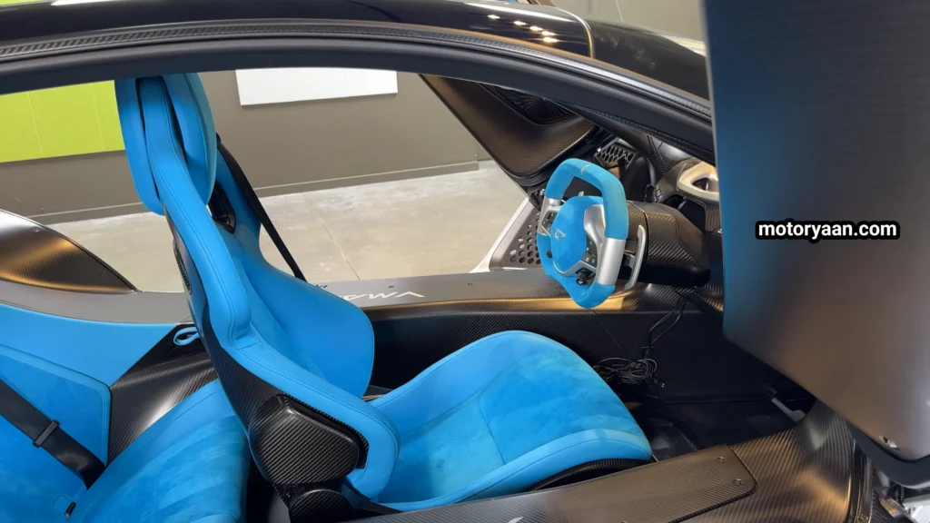 Zinger 21C Review front seat and steering wheel