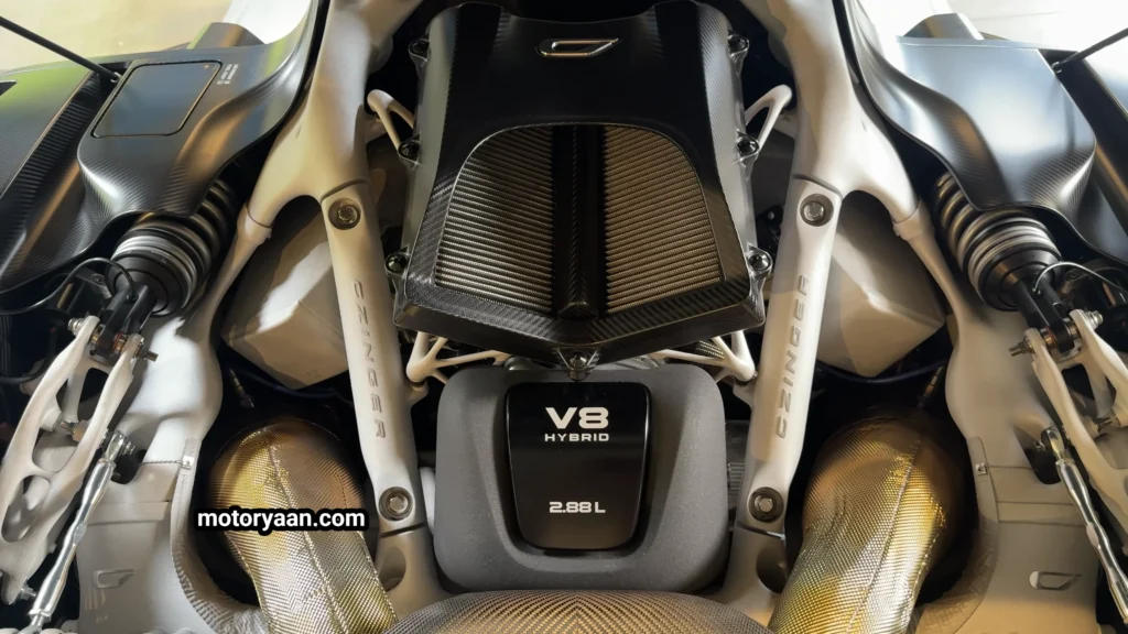 Zinger 21C Review engine bay