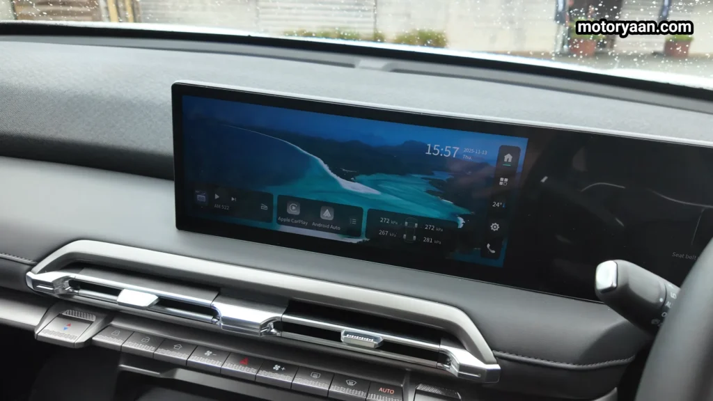 2026 MG U9 Review infotainment touchscreen with Apple CarPlay and Android Auto