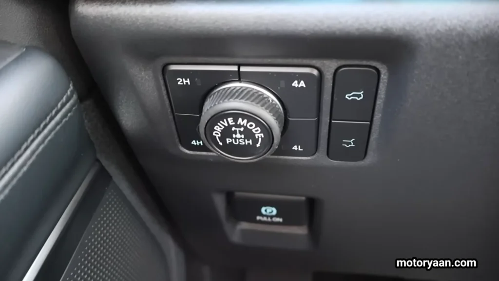 Drive mode selector knob of the 2026 Ford Expedition Tremor with 2H, 4A, 4H and 4L modes