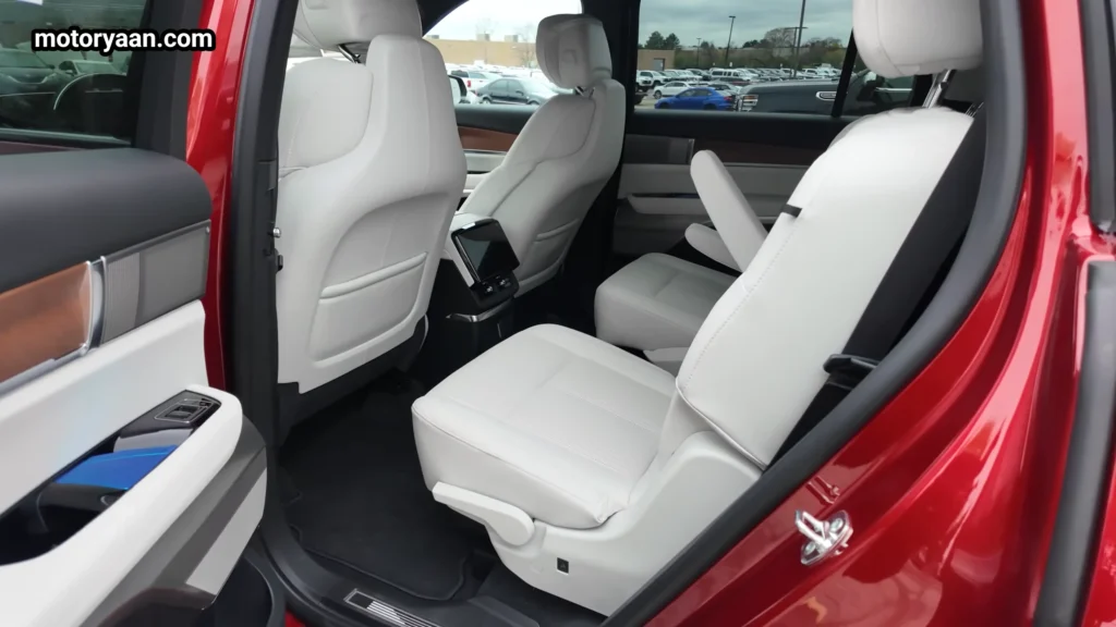 2026 Cadillac Vistiq front and second row seating layout