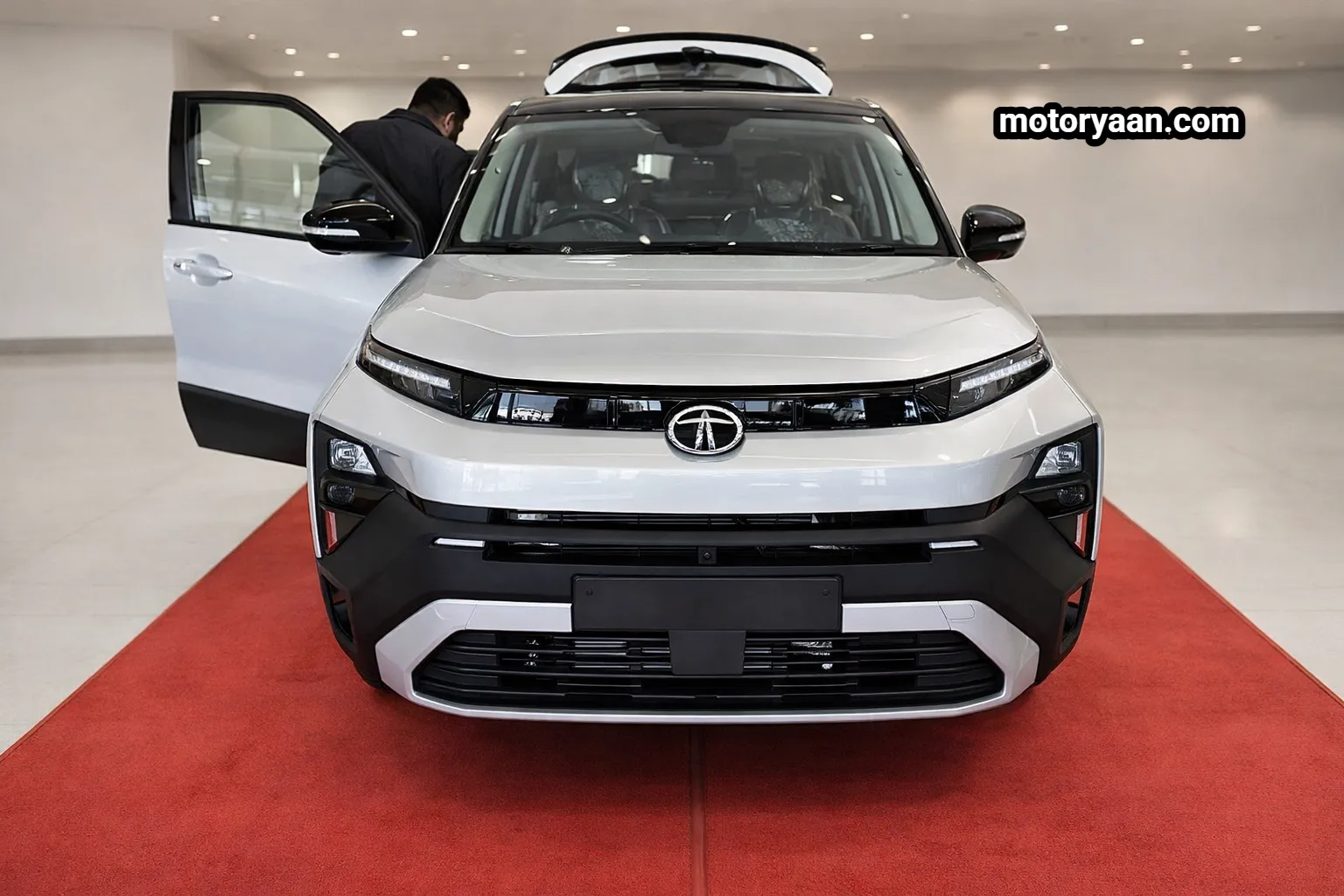 Tata Punch Facelift CNG front profile with redesigned LED headlamps DRLs and updated bumper styling