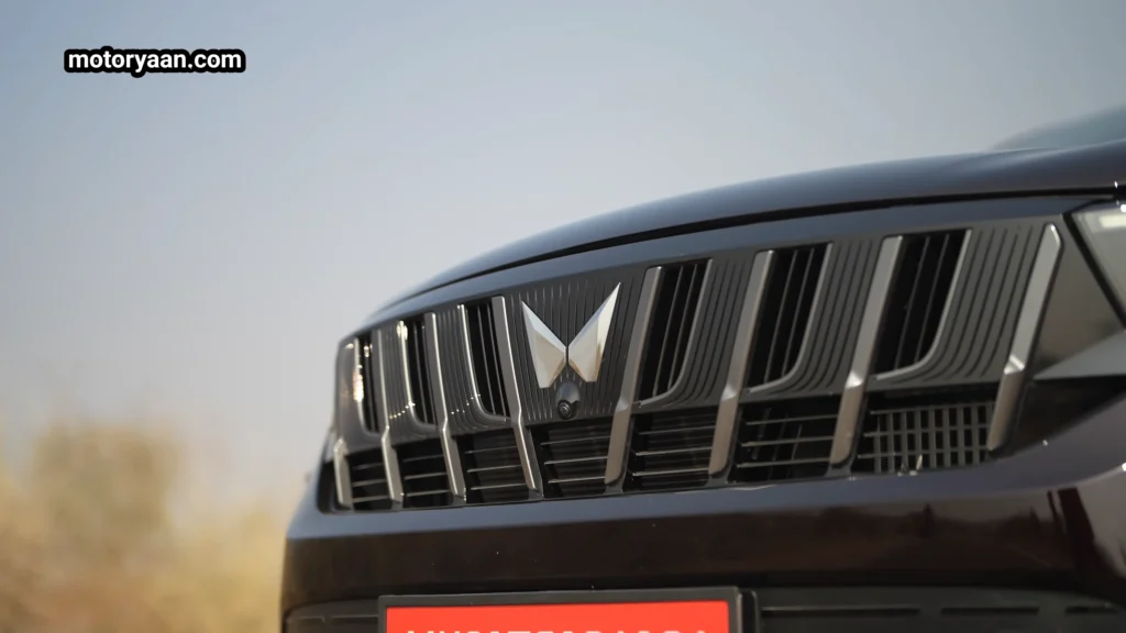 Close-up of Mahindra XUV 7XO facelift front grille with integrated 360-degree camera system