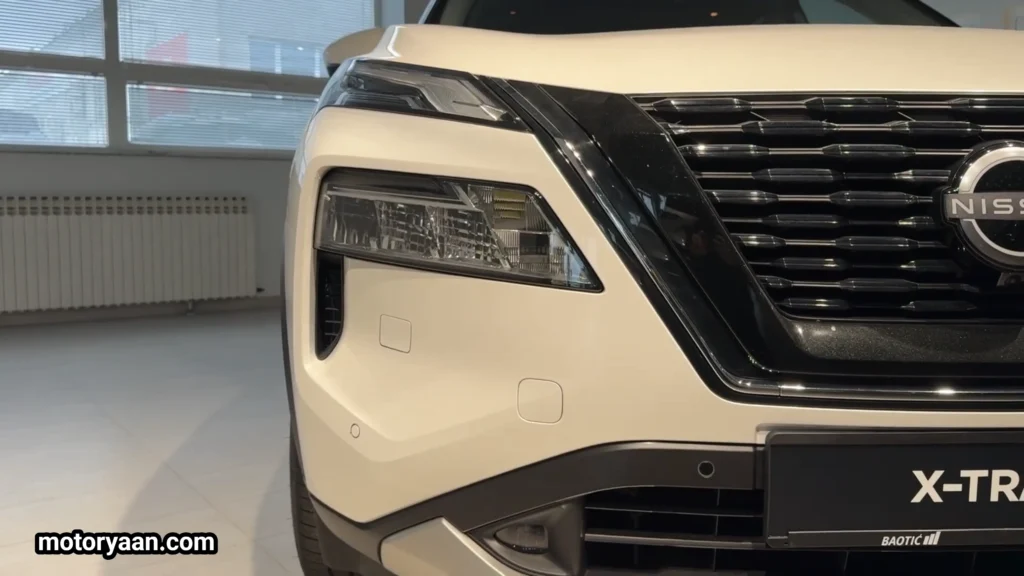 LED headlamps and DRLs on 2026 Nissan X Trail e Power front grille