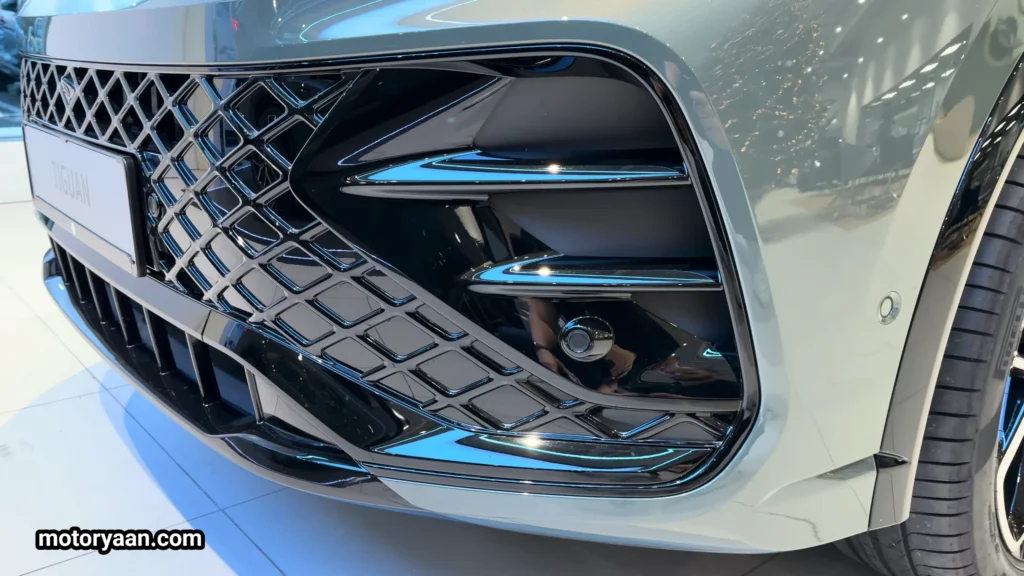 2026 Volkswagen Tiguan Turbo R-Line gloss black front bumper trims with sporty R-Line detailing