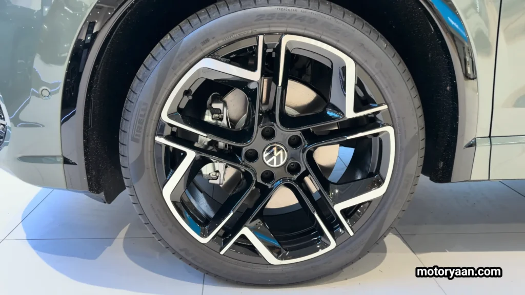 2026 Volkswagen Tiguan Turbo R-Line sporty alloy wheel design with low-profile tyres