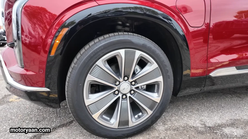 2026 Cadillac Vistiq alloy wheel close up with aerodynamic design