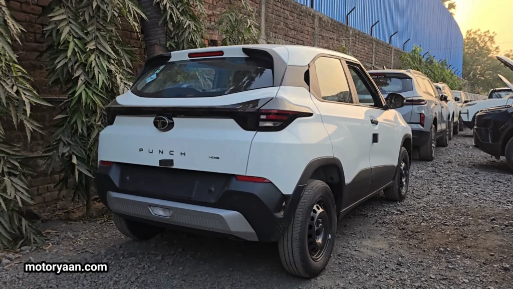 Complete side and rear profile of Tata Punch Smart CNG 2026 Variant with high ground clearance