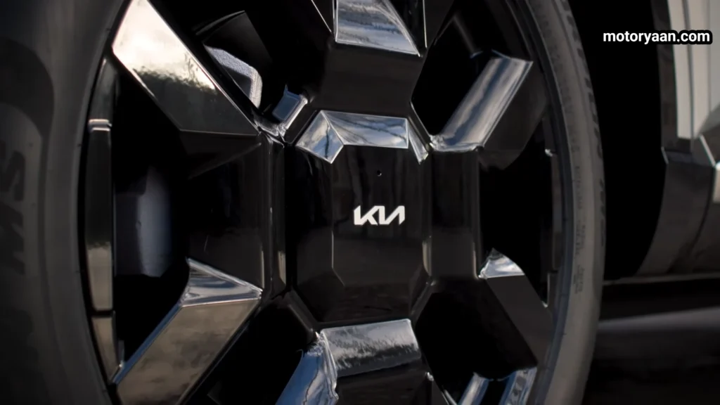 2027 Kia Telluride SX-Prestige Hybrid alloy wheels close-up
