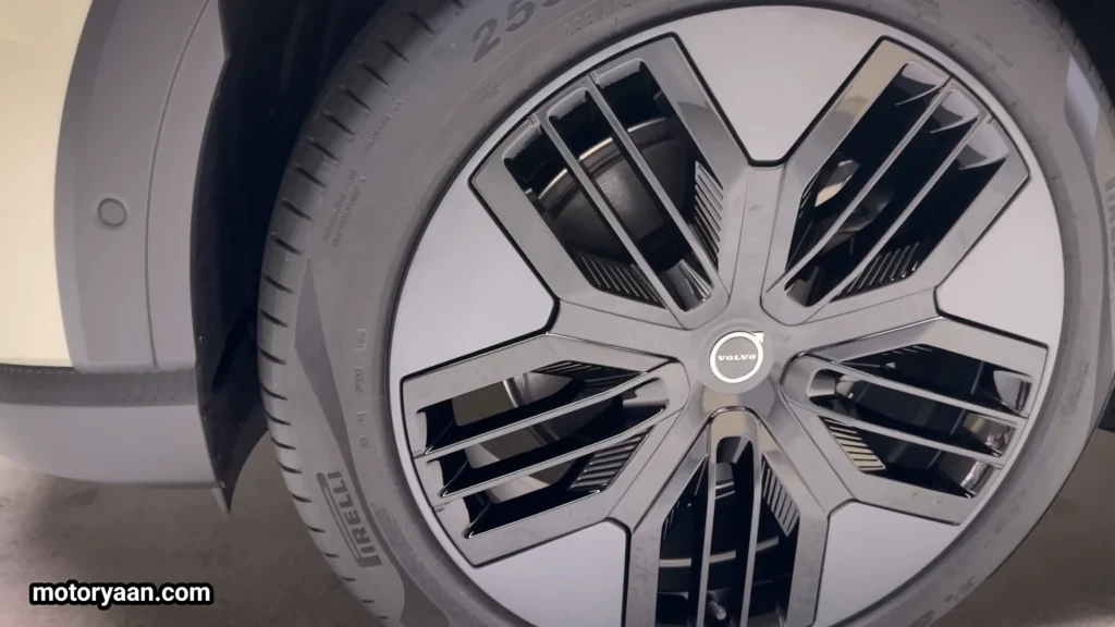 2027 Volvo EX60 Cross Country alloy wheels with aerodynamic wheel design
