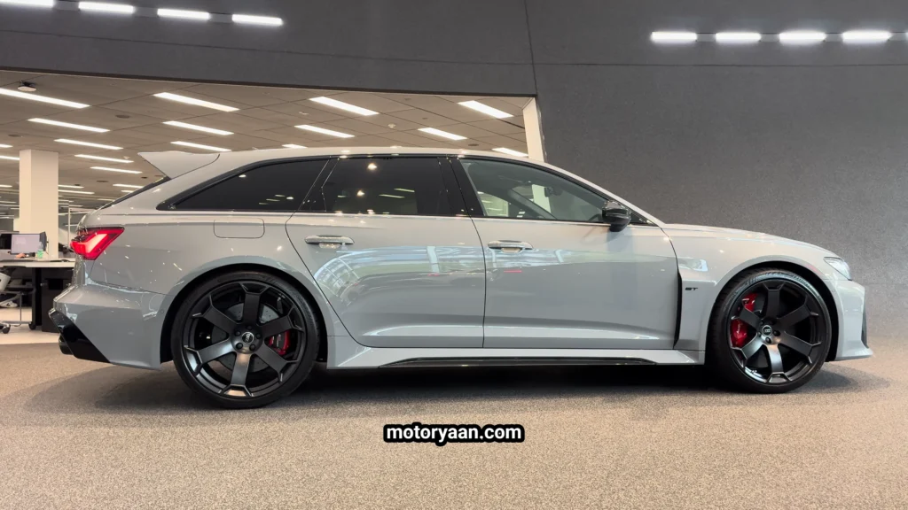 2025 Audi RS6 Avant GT carbon fiber side skirts detail