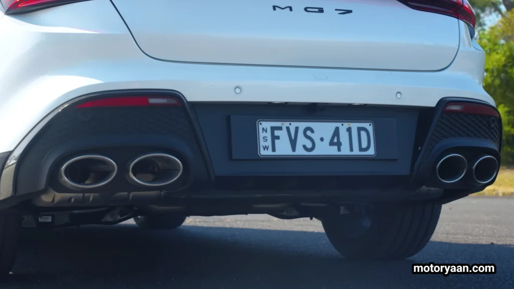 MG7 rear bumper diffuser with quad exhaust tips