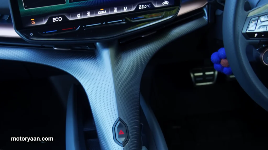 Cupra Tavascan VZ center console design with unique structure and hazard button placement