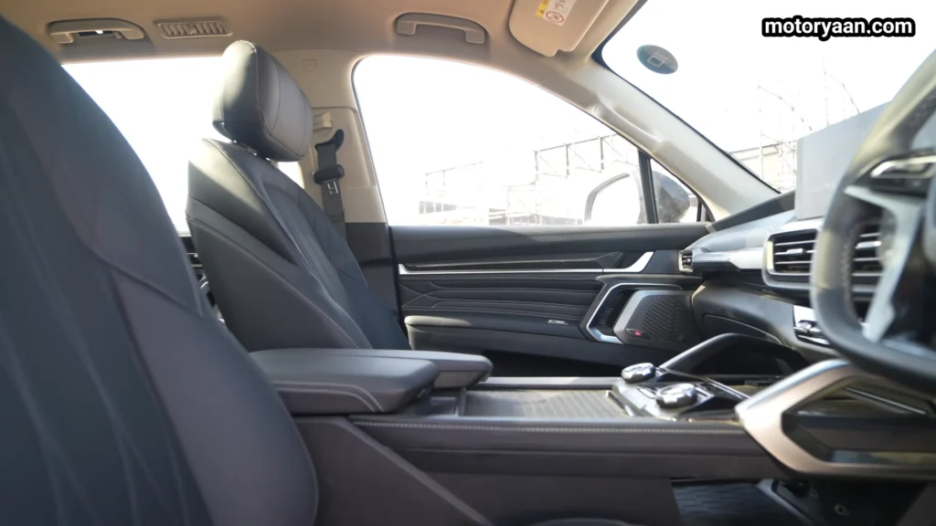 MG Majestor center console with drive controls