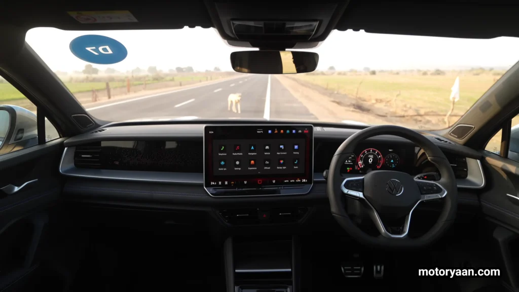 Volkswagen Tayron dashboard steering wheel and infotainment