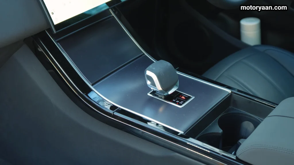 Range Rover Evoque gear selector and centre console