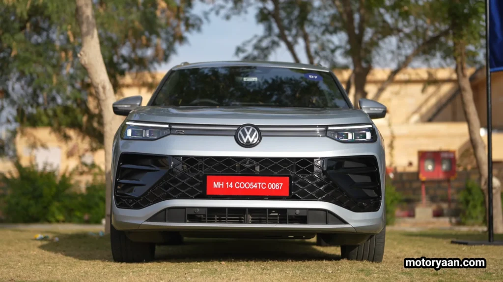 Volkswagen Tayron front profile with grille and LED headlights