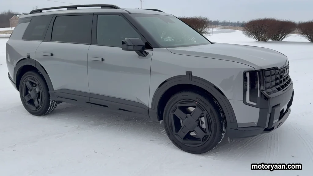 2027 Kia Telluride front three quarter angle highlighting body lines and stance
