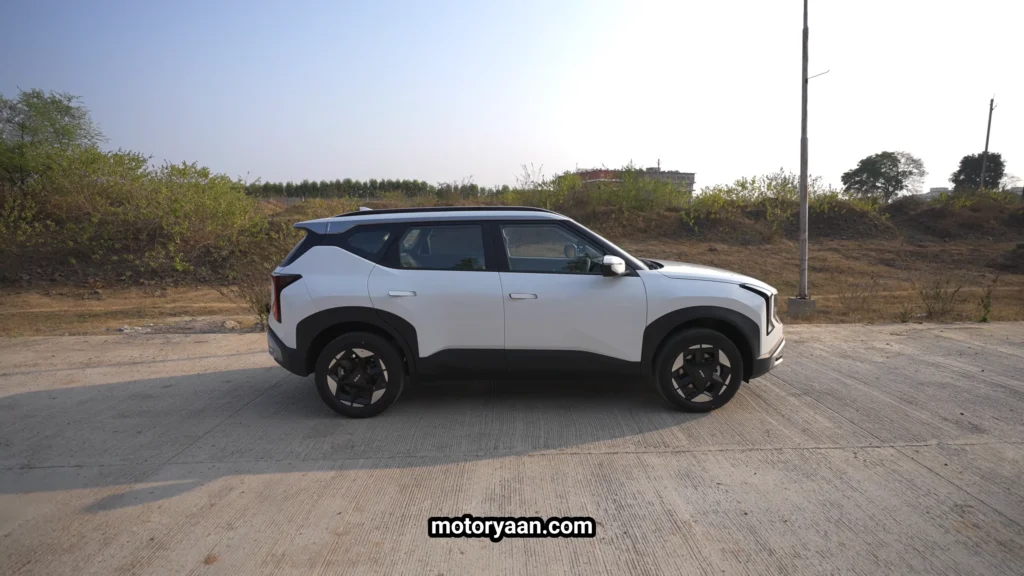 Side profile of 2026 Kia Seltos HTK Optional Diesel Automatic with roof rails