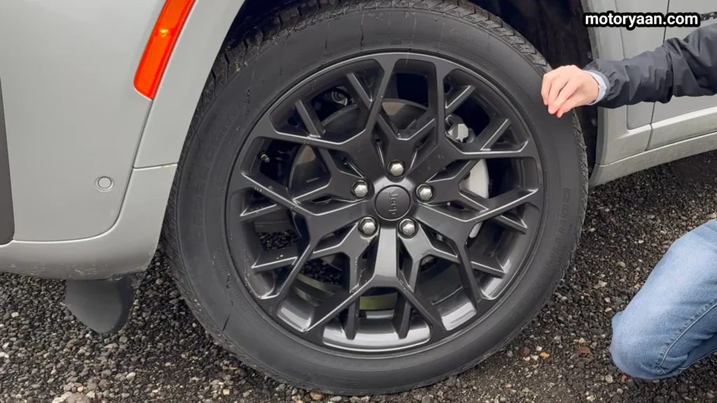 2026 Jeep Grand Cherokee L 21 inch alloy wheel close up multi spoke design