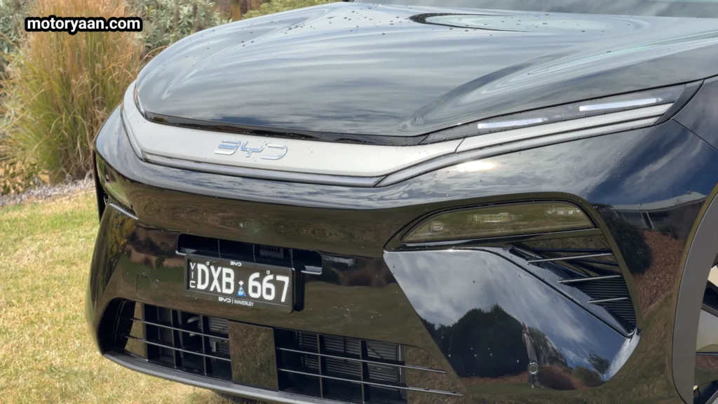 Close up of BYD Sealion 8 front grille and LED headlamp design