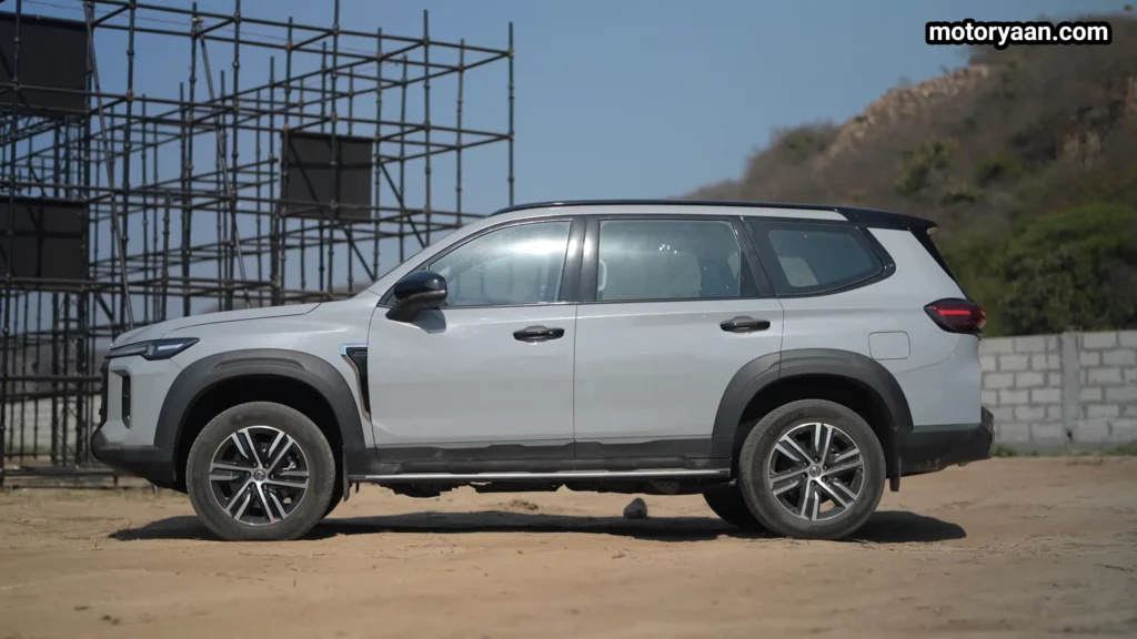 MG Majestor full side profile showing three row proportions