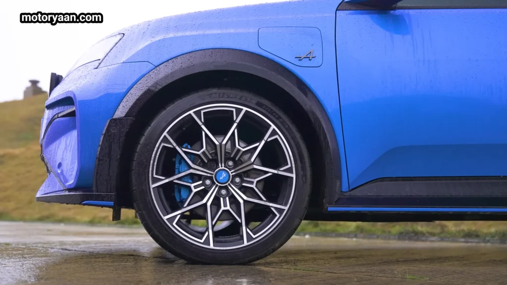 Alpine A290 alloy wheel close up