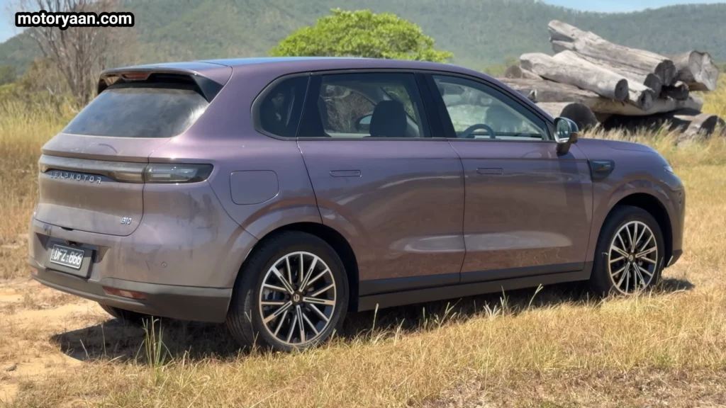 Leapmotor B10 Side Stance and Body Lines