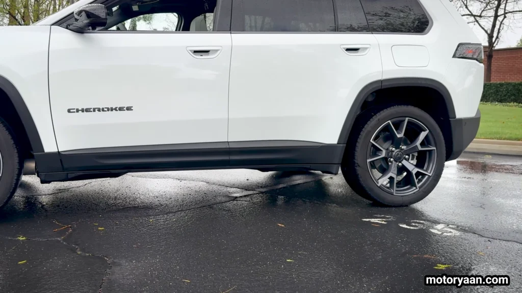 2026 Jeep Cherokee Hybrid side profile with 20 inch alloy wheels