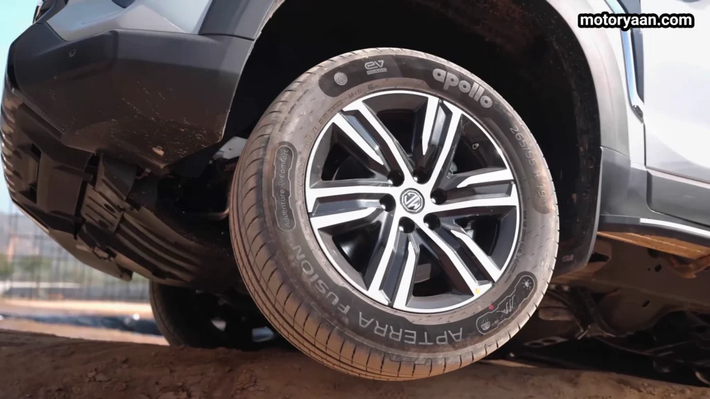 MG Majestor rear alloy wheel close up