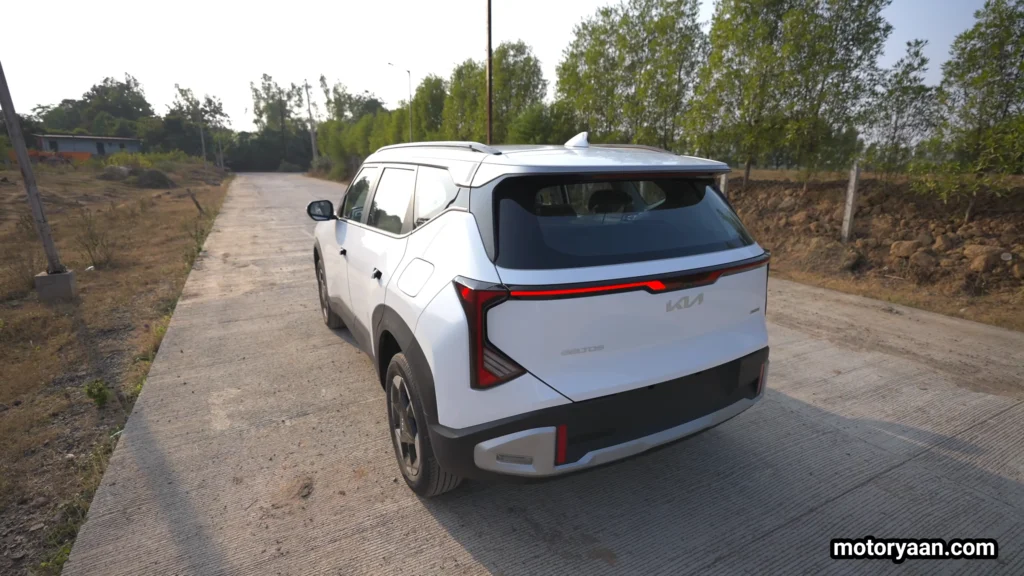 Rear profile of 2026 Kia Seltos HTK Optional Diesel Automatic with connected LED tail lamps
