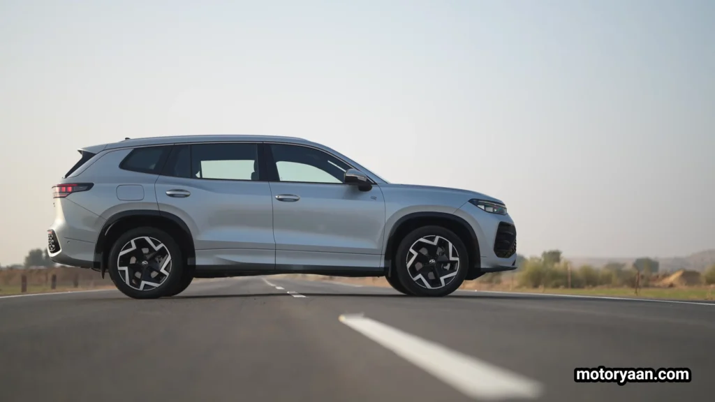 Volkswagen Tayron side profile with clean body lines