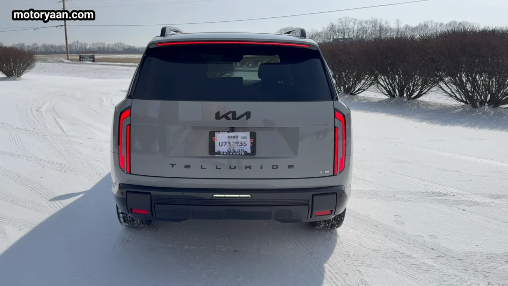 2027 Kia Telluride rear view with full width LED lighting