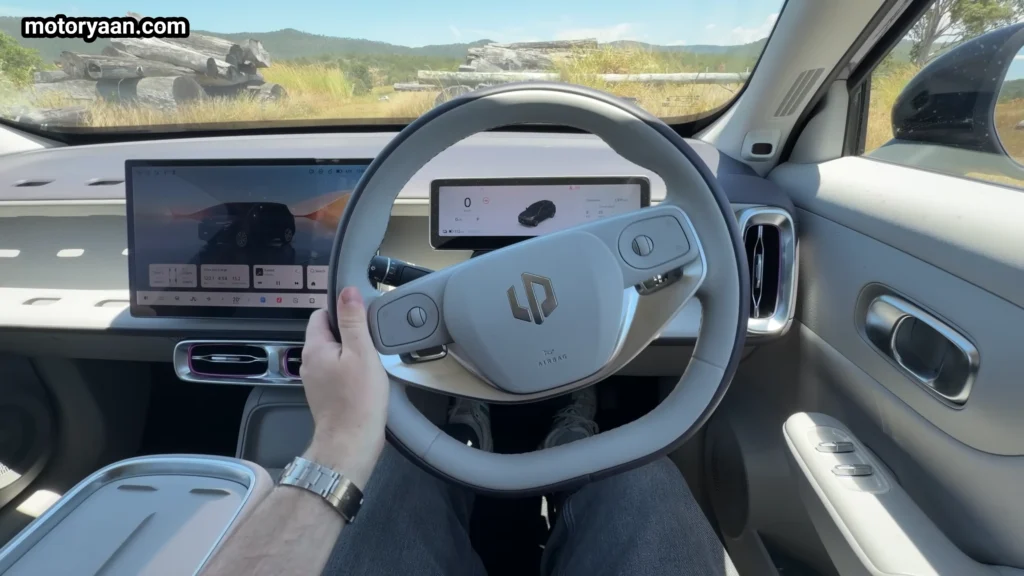 Leapmotor B10 Instrument Cluster and Infotainment Display