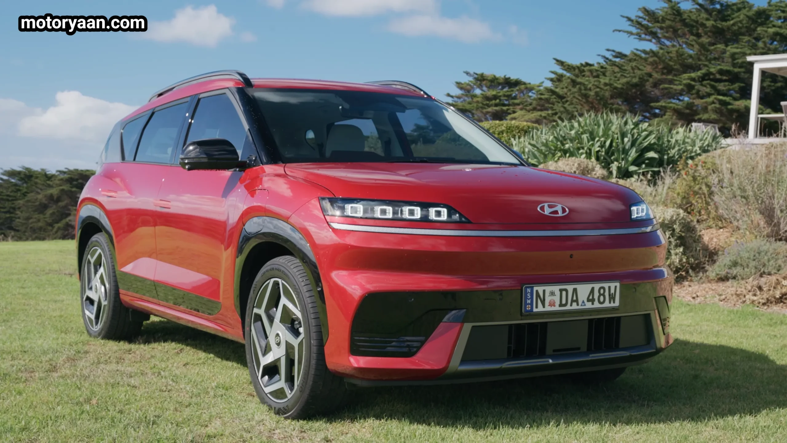 Hyundai Elexio Front and Side Profile
