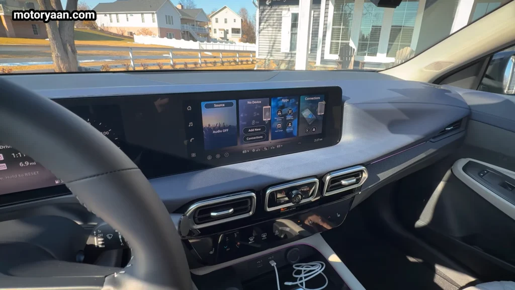 Nissan Sentra SL infotainment system touchscreen Apple CarPlay interface