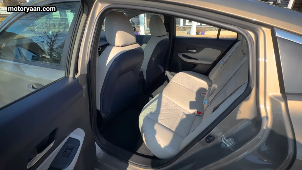 Nissan Sentra SL front and rear seats cabin space interior layout